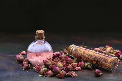Hydrolats pour la peau : leurs rôles cosmétiques