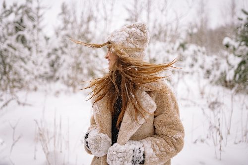 Cheveux en hiver : comment les protéger du froid ?