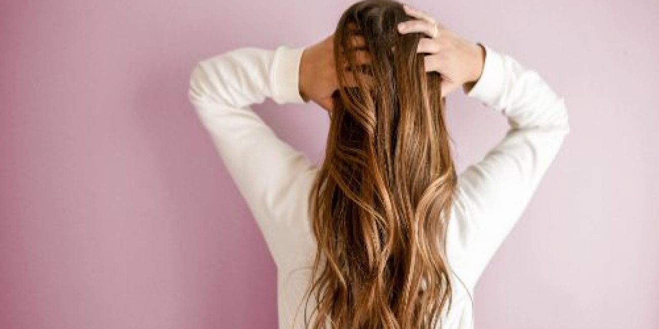 Clarification cheveux : la détox capillaire indispensable