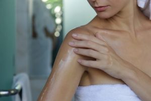 Huile sèche pour le corps : ses bienfaits beauté