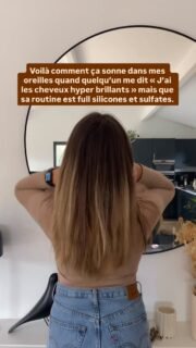 L’illusion des cheveux parfaits... 👇mais à quel prix ?Les silicones enrobent tes cheveux d’un film plastique qui les empêche de respirer. Résultat : ils s’étouffent, s’abîment et deviennent dépendants.Les sulfates, eux, décapent ton cuir chevelu, fragilisent ta fibre capillaire et assèchent tes longueurs.Tes cheveux frisottent et deviennent mousseux au moindre signe d’humidité ou de chaleur ?C’est parce qu’ils sont secs, abîmés et fragilisés par les agressions extérieures.La seule chose qui a vraiment fonctionné pour moi ?Une routine en 2 gestes ultra efficaces :➡️ Le Sérum Croissance : stimule la pousse, renforce les cheveux dès la racine et hydrate le cuir chevelu➡️ Le SOS Frisottis : lisse la cuticule, dompte les frisottis et protège des agressions extérieures pour une chevelure disciplinéeEt le meilleur dans tout ça :✨ Des huiles sèches qui nourrissent sans effet gras✨ Des cheveux plus forts, brillants et soyeux sans les alourdir✨ Une formule légère, idéale pour les cheveux très fins✨ Des résultats visibles dès la première application✨ Uniquement des ingrédients naturels qui ont prouvé leur efficacité.Prête à transformer tes cheveux avec une routine 100% naturelle ? Abonne-toi ❤️