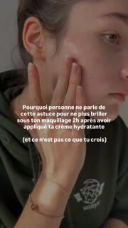 Non, ce n’est pas ta peau qui produit trop de sébum ❌C’est ta crème qui te fait certainement briller.Et je sais que ça fait bizarre à entendre. Parce qu’on t’a toujours dit que la crème hydratante c’est la base. Que sans elle ta peau va tirailller. Que c’est indispensable.Voici les signes que ta crème ne te convient pas :→ Ton fond de teint glisse au bout de 2h
→ Tu brilles là où tu veux pas : front, nez, menton
→ Tu as changé de crème plusieurs fois sans vraiment régler le problème
→ Ta peau se sent étouffée sous le maquillage
→ Tu as des petits boutons qui reviennent toujours au même endroitTu coches au moins une case ? Laisse-moi t’expliquer ce qui se passe vraiment 👇Une crème c’est simplement de l’eau + une huile mélangées ensemble.Sauf que ce mélange est dosé pour une « peau moyenne » c’est-à-dire ni trop sèche, ni trop grasse, ni trop sensible.Toi tu peux avoir le front gras et les joues qui tirent.
Une peau calme une semaine et réactive la suivante.Donc ta peau reçoit tout en même temps, sans pouvoir choisir. Et ce qu’elle n’absorbe pas, elle le rejette. C’est ce film-là que tu vois remonter sous ton maquillage.La solution ? Sépare les deux.Et je t’explique comment faire concrètement 👇Étape 1 : L’hydrolat : C’est quoi ? De l’eau florale naturelle. Comment ? Tu vaporises sur ton visage propre, encore humide.Étape 2 : Une huile végétale : C’est quoi ? Un corps gras naturel : argan, figue de barbarie, qui retient l’eau à l’intérieur de ta peau.Comment ? Tu verses 2 gouttes dans ta paume, tu réchauffes, tu tapotes doucement sur peau encore humide de l’hydrolat.L’ordre compte. Hydrolat d’abord, huile ensuite. Toujours sur peau humide. Jamais l’inverse 🌿En faisant ça, ta peau reçoit exactement ce dont elle a besoin.
Tu ajustes les quantités selon tes besoins : plus d’hydrolat quand ça tiraille, plus d’huile en ce moment quand tu as besoin d’une texture plus riche.Ta routine s’adapte à toi. Pas l’inverse.Commente « ROUTINE » pour faire ton diagnostic de peau et découvrir la routine qui te convient 👇