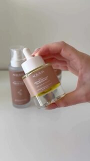Le printemps est là !  Et qui dit nouvelle saison = nouvelle peau.On laisse l’hiver derrière nous, et on revient à l’essentiel.Une routine plus simple, mais surtout plus efficace.La routine Aquilia anti-imperfections :🌿  L’Eau florale de rose de Damas→ hydrate, purifie et aide à resserrer les pores🌿 Le Masque Nila→ régule l’excès de sébum, réduit les imperfections et ravive l’éclat de la peau🌿 Le Masque Teint Radiant→ aide à atténuer les taches et unifie le teint🌿 L’huile de pépins de figue de barbarie→ Régule l’excès de sébum, cicatrise et lisse la peauRésultat : Une peau plus nette plus lisse et un teint qui retrouve enfin son éclatPeu de produits. Mais les bons gestes ❤️